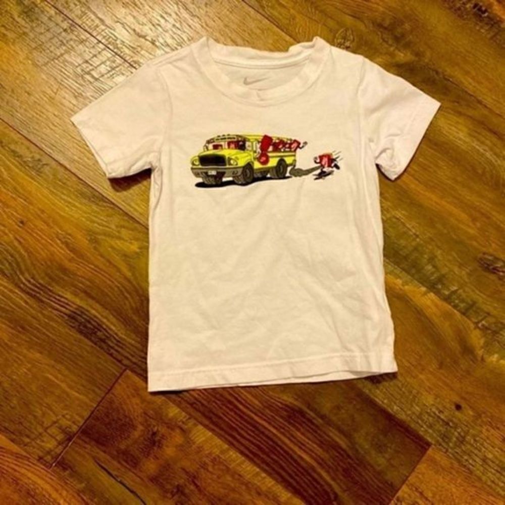 Nike boys T-shirt size 6​​
